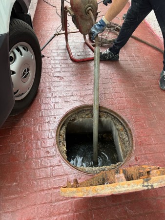 Grupo de gasfiter especialistas en destapes de alcantarillados